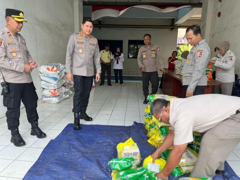 Polri menggelar program Gerakan Pangan Murah di Rusun Jatinegara Kaum