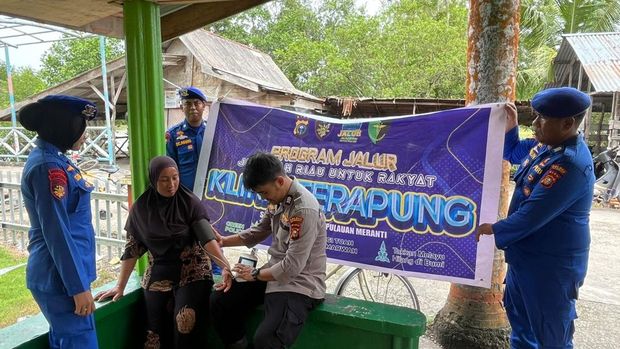 Program Jalur Polda Riau menyapa masyarakat di pesisir Desa Bohor, Kepulauan Meranti.