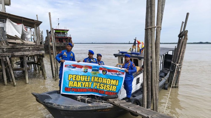 Program Jalur Polda Riau menyapa masyarakat di pesisir Desa Bohor, Kepulauan Meranti.