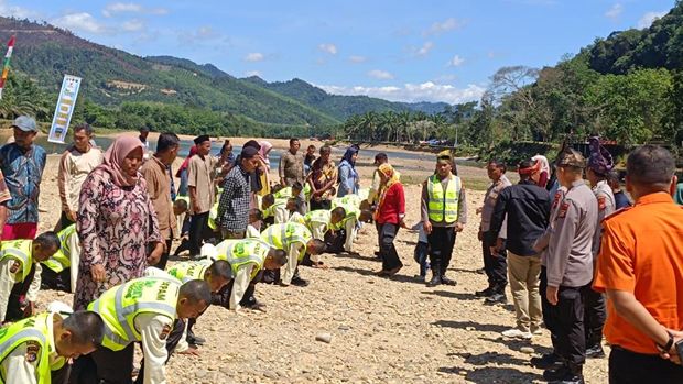 Program 'Jalur' Polda Riau sukses mengantarkan 50 pemuda dari pesisir Sungai Subayang, Kampar menjadi satpam