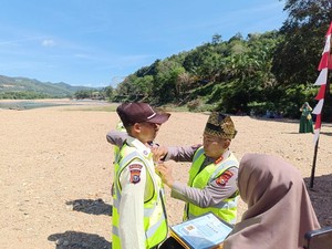 Jalur Polda Riau Antarkan 50 Pemuda Pesisir Sungai Subayang Jadi Satpam