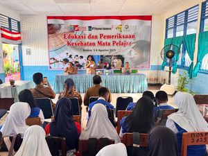 Freeport Gelar Pemeriksaan Mata Gratis ke 1.043 Pelajar SMP di Nabire