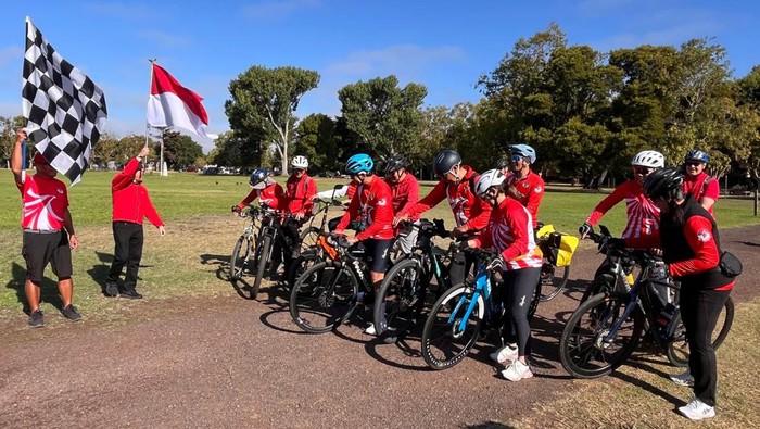 Ratusan Peserta Meriahkan Gowes Kemerdekaan di San Fransisco Gowes Merdeka 2025 meriahkan perayaan 80 tahun Kemerdekaan RI di San Francisco, Sabtu (9/8/2025). Acara yang digelar Gowes Indo SF dengan dukungan KJRI San Francisco ini diikuti ratusan peserta dari berbagai kota di AS.