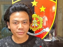 Redi Ditangkap Polisi Usai Pukul-Ancam Ayah Kandungnya dengan Parang