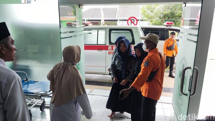 Siswa SMP di Mlati diduga mengalami keracunan usai menyantap MBG. Para siswa itu dirawat di Puskesmas Mlati II, Rabu (12/8/2025).