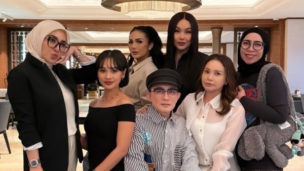 6 Foto Syahrini Kumpul Bareng Geng HARA, Ada KD Hingga Rinaldy Yunardi