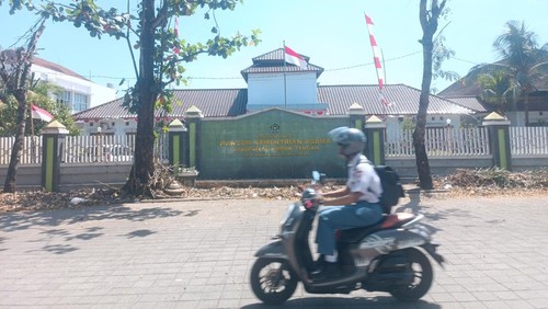 Tampak depan Kantor Kamenag Lombok Tengah, Selasa (12/8/2025). (Edi Suryansyah/detikBali)