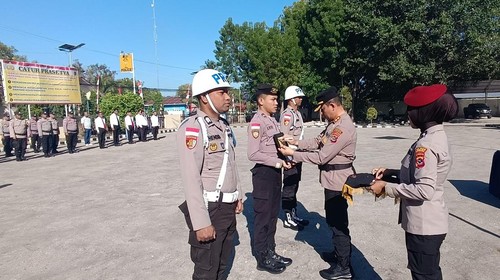 Upacara PTDH polisi di Lembata diwakili fotonya, Selasa (12/8/2025).