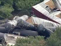 Video: Kereta Barang Anjlok di AS, Gerbong Saling Bertumpukan