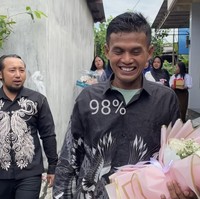 Pria Sidoarjo Ini Bawa Rombongan Lamar Kekasih, Viral Endingnya Tragis Pria Sidoarjo Ini Bawa Rombongan Lamar Kekasih, Viral Endingnya Tragis