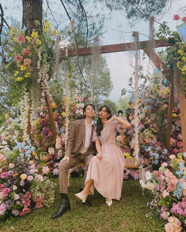 Penyanyi Vidi Aldiano menghembuskan nafas terakhir pada 7 Maret 2026 setelah berjuang melawan kanker ginjal stadium 3 yang diidapnya. Kepergian pria 35 tahun itu tentu membuat banyak rekan artis ikut terpukul, terutama sang istri, Sheila Dara. Foto: dok instagram Vidi Aldiano