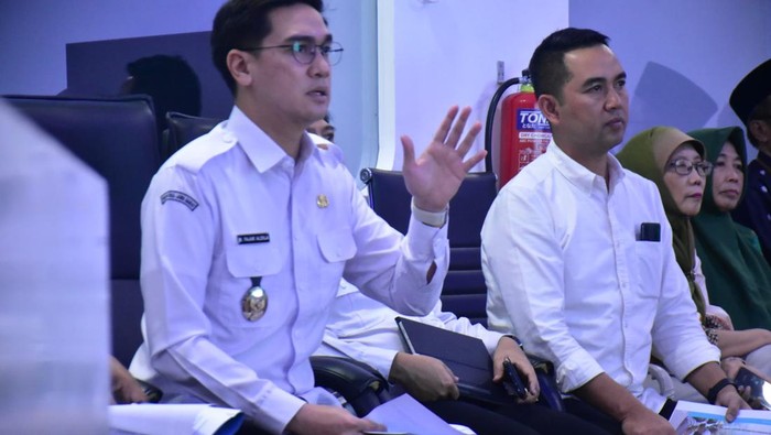 Wakil Bupati Sumedang M. Fajar Aldila saat mengikuti Penilaian Kinerja Stunting Tahun 2025 yang digelar oleh Tim Percepatan Penurunan Stunting (TPPS) Provinsi Jawa Barat secara daring di Command Center, pada Rabu (13/8/2025).