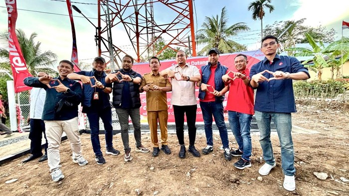 Wakil Ketua Komisi VI DPR RI Andre Rosiade meresmikan penggunaan tower BTS Telkomsel serta melakukan peletakan batu pertama pembangunan Masjid Raya di Nagari Pasilihan, Kecamatan X Koto Diatas, Kabupaten Solok, Sumatera Barat (Sumbar).