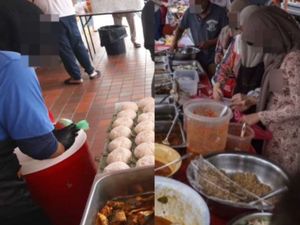 Ngaku Pelanggan Tetap, Wanita Ini Serobot Antrean Nasi Lemak