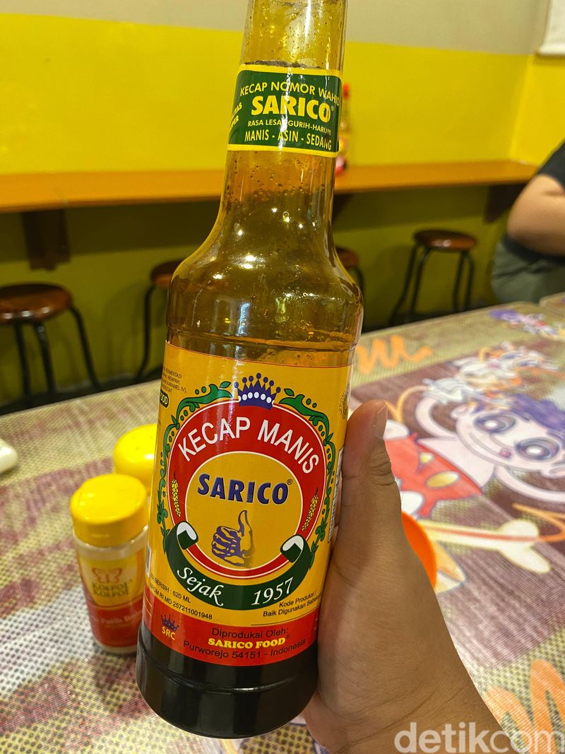 Warung Minarwati di Cipete yang menawarkan menu sop sapi lezat.