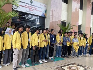Aliansi Mahasiswa Geruduk PN Semarang Saat Sidang Ricuh May Day