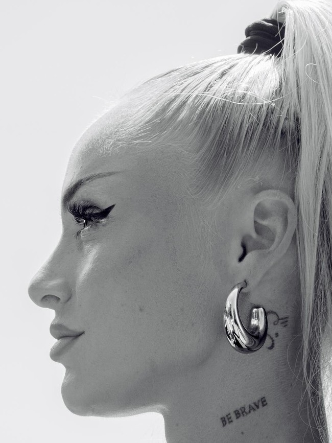 Potret Pesepakbola Tercantik Pindah Klub, Pamer Pesona dengan Seragam Baru