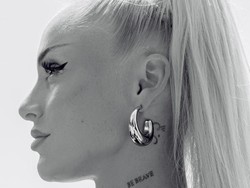 Potret Pesepakbola Tercantik Pindah Klub, Pamer Pesona dengan Seragam Baru