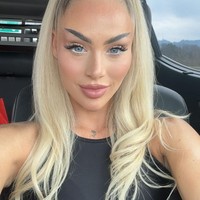 Berdasarkan studi dari firma teknologi analisa Gracenote Nielson, Alisha mendulang banyak keuntungan dari popularitasnya. Wanita dengan total follower mencapai 25 juta di Instagram dan TikTok itu diprediksi menerima £ 245.000 atau sekitar Rp 5,3 miliaran setiap kali posting konten berbayar. Foto: Instagram Alisha Lehmann