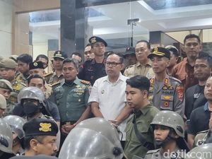Sempat Ricuh, Wabup Bone Temui Massa Demo Tolak Kenaikan PBB