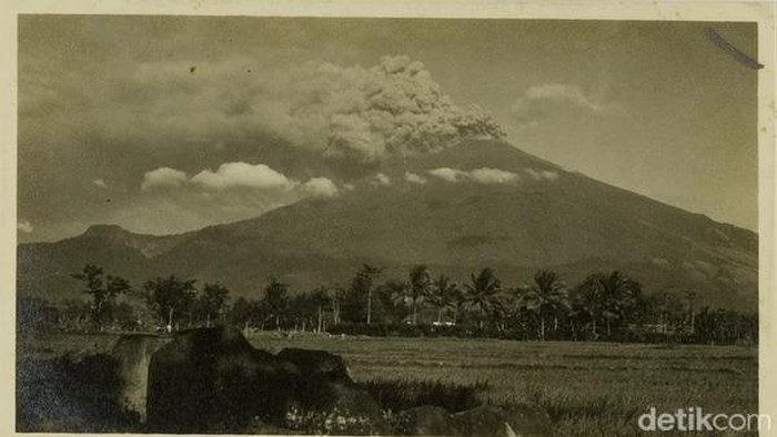 Arsip Gunung Ciremai meletus.