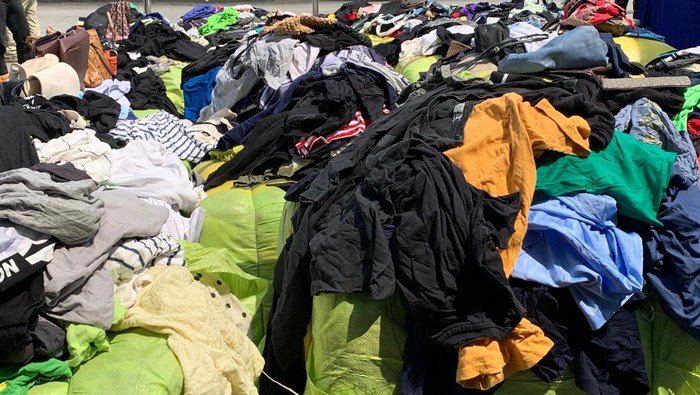 Bea Cukai Bongkar Penyelundupan Pakaian-Tas Bekas di Tanjung Priok.