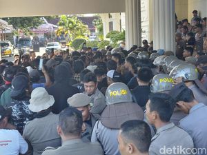 Geramnya Warga Bone Demo Tolak Kenaikan PBB Tak Ditemui Bupati-Wabup