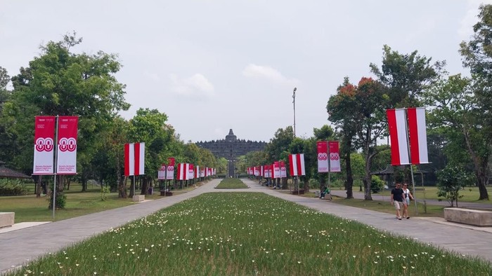 Candi Borobudur sambut Kemerdekaan RI