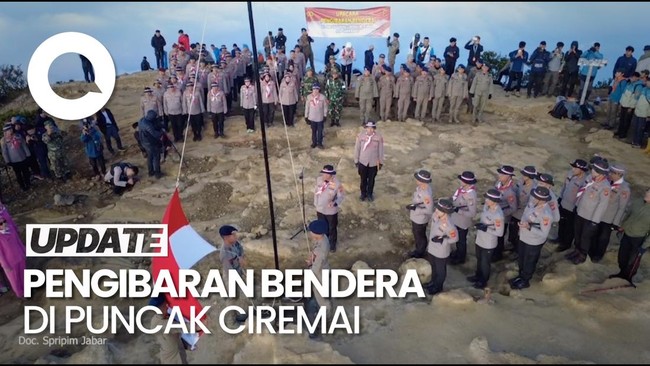 Video: Sambut HUT RI, Polda Jabar Kibarkan Merah Putih di Puncak Ciremai 