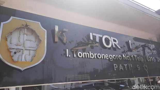 Penampakan sejumlah fasilitas di kantor Bupati Pati dan DPRD Pati usai demo, Kamis (14/8/2025).