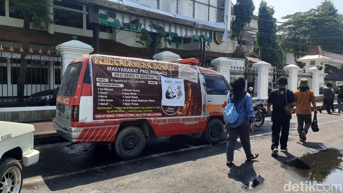 Penampakan sejumlah fasilitas di kantor Bupati Pati dan DPRD Pati usai demo, Kamis (14/8/2025).