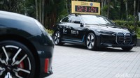Peter Sunny Medalla, President Director BMW Group Indonesia, mengatakan keikutsertaan mereka di Maybank Marathon 2025 ini melanjutkan rekam jejak mereka di acara penting di Tanah Air. BMW Group Indonesia sendiri telah menjadi Sustainable Mobility Partner Maybank Marathon sejak 2019.