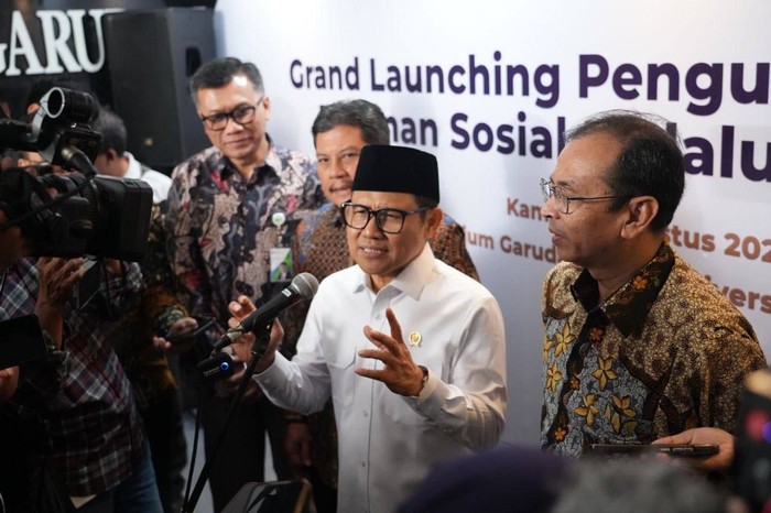 Di bawah koordinasi Kementerian Koordinator Bidang Pemberdayaan Masyarakat, Dewan Jaminan Sosial Nasional, BPJS Kesehatan, dan BPJS Ketenagakerjaan menggelar kegiatan Grand Launching Penguatan Ekosistem Jaminan Sosial Melalui Pendidikan di Universitas Airlangga, Surabaya, hari ini.