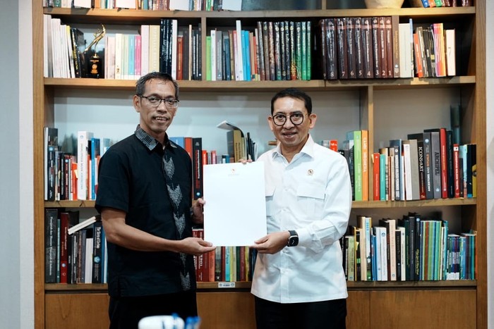 Fadli Zon teken SK pemugaran situs Gunung Padang.