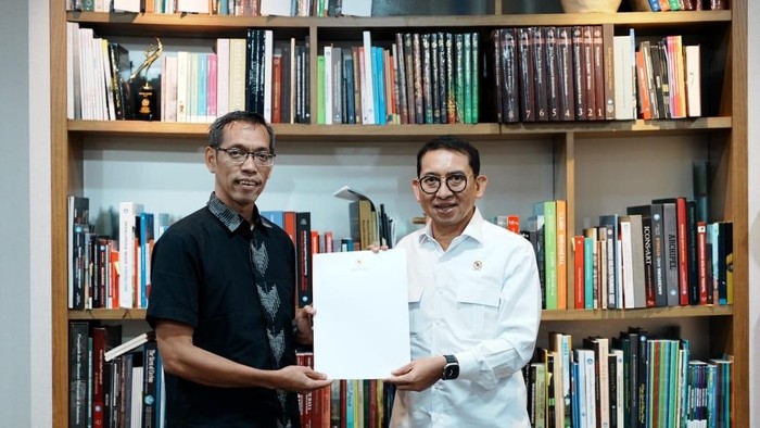 Fadli Zon teken SK pemugaran situs Gunung Padang.