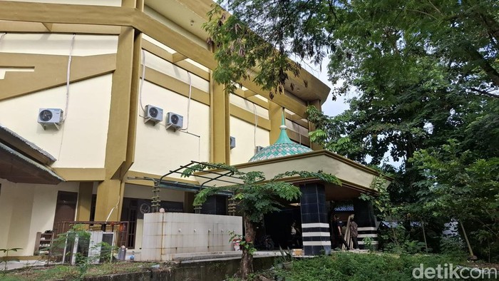 Gedung yang jadi tempat penyimpanan ganja di UIN Suska Riau. (Raja Adil Siregar/detikSumut)