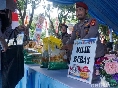 Gerakan Pangan Murah, Warga Berburu Beras di Polda Metro