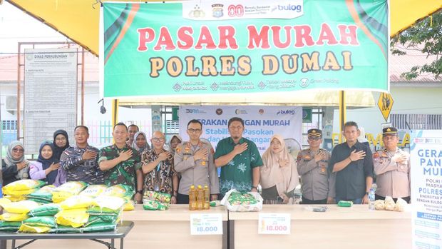Gerakan Pangan Murah Polres Dumai menyalurkan 7 ton beras SPHP.