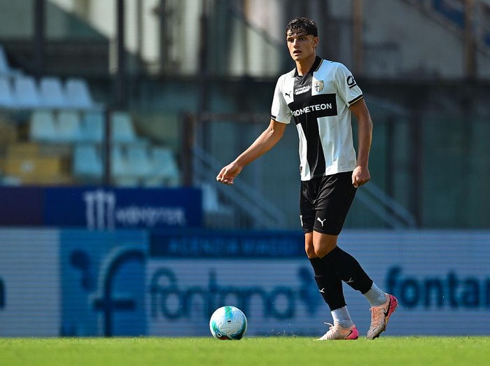 PARMA, ITALY - JULY 20: Giovanni Leoni runs with the ball during a preseason friendly match between Parma Calcio and Parma Calcio U20 at Stadio Ennio Tardini on July 20, 2025 in Parma, Italy.  (Photo by Andrea Cantini/Parma Calcio 1913/Parma Calcio 1913 via Getty Images)