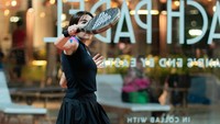 Gisel mengaku cedera tangan bukan karena padel. Ini gegara gym. Sebenarnya sudah lama tapi karena padel jadi berasa. Sudah lama, tapi baru di-treatment belum lama, ujarnya. (Foto: dok Instagram gisel_la / shutter.boost)
