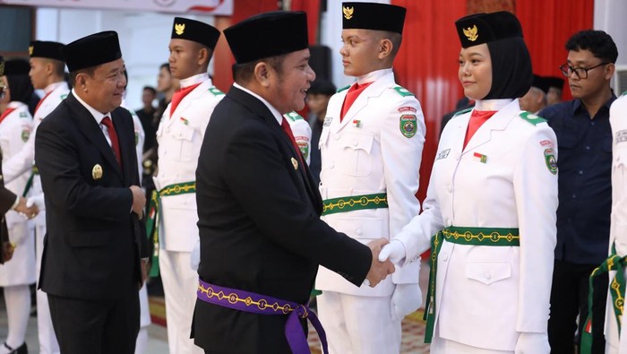 Gubernur Sumsel Herman Deru mengukuhkan 50 Paskibraka
