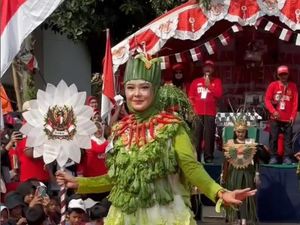 Heboh! Wanita Menang Lomba HUT RI Pakai Gaun dari Sayur-sayuran