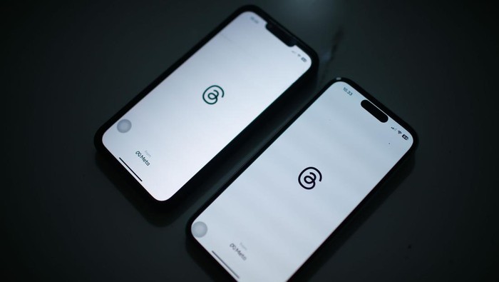 Ilustrasi media sosial X, WhatsApp, TikTok, Threads