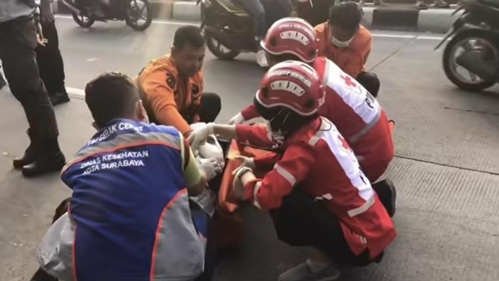 Kakak beradik sekuriti tewas kecelakaan di Kedung Cowek Surabaya