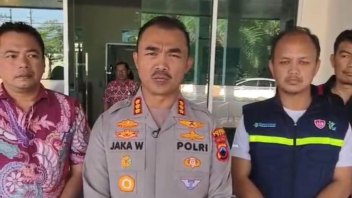Kapolresta Pati Kombes Jaka Wahyudi saat memberikan keterangan di RSUD Pati, Kamis (14/8/2025).