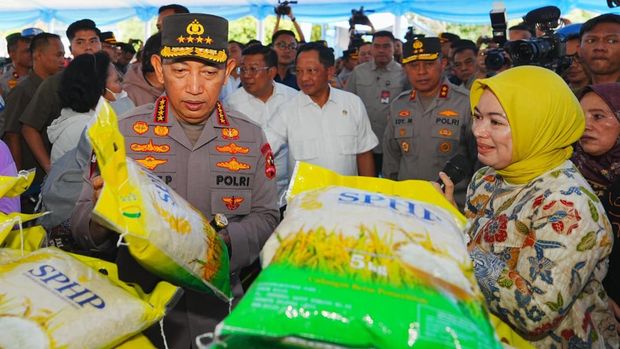 Kapolri Jenderal Listyo Sigit Prabowo meluncurkan Gerakan Pangan Murah (GPM). (Dok. Polri)