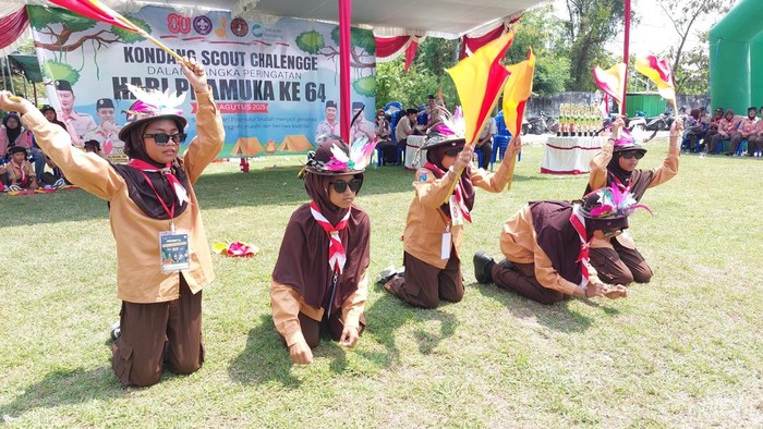 Kegiatan perkemahan di Hari Pramuka di Lamongan.