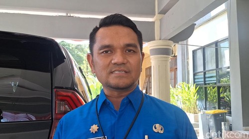 Kepala Dispar Mataram Cahya Samudra saat diwawancarai di Mataram, Kamis (14/8/2025). (Foto: Nathea Citra/detikBali)