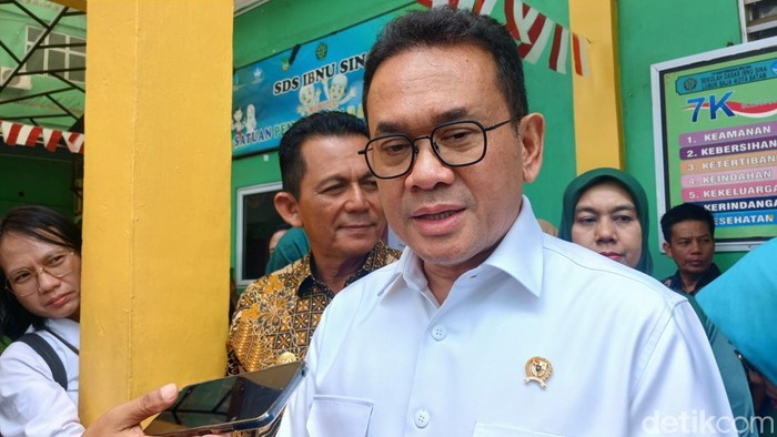 Keterangan Foto: -Mendag Budi Santoso saat memberikan keterangan (Alamudin Hamapu/detikSumut)