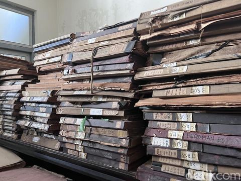 Kondisi arsip jadul di Jogja Library Center, Malioboro, Kota Jogja, Kamis (14/8/2025).
